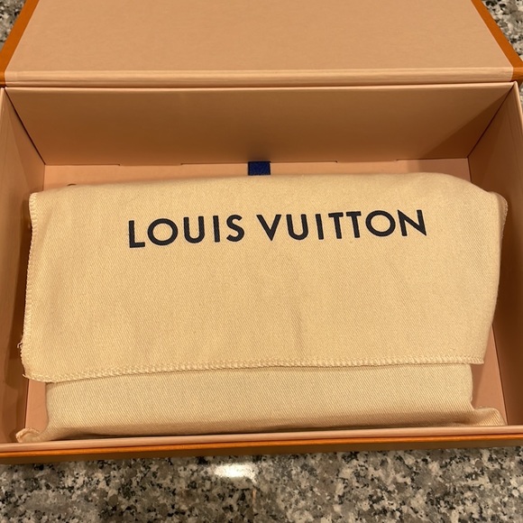 Louis Vuitton Bag - Picture 5 of 5